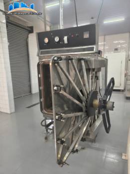 Industria dedicada a la fabricaci�n de alimentos naturales para mascotas esterilizados en autoclave, envasados   en frascos y latas, con una capacidad de 3 toneladas diarias.